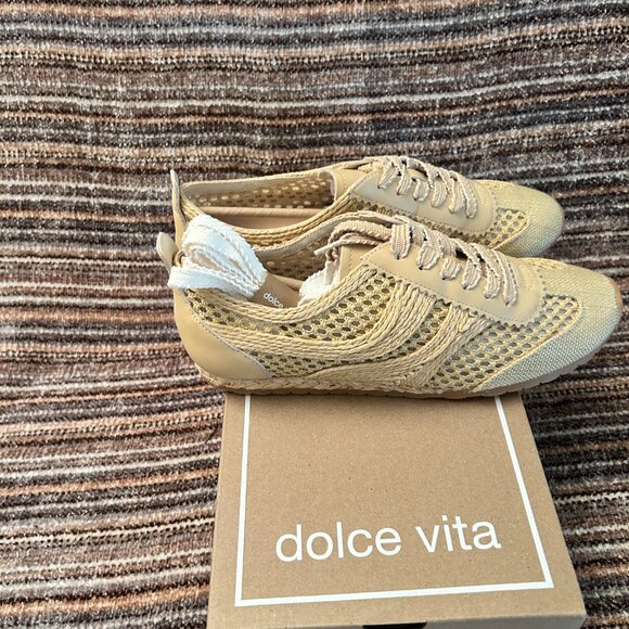 Sneakers - Picture 3 of 8